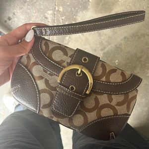 vintage coach clutch | like new condition